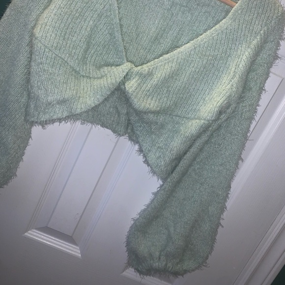 Fashion Nova cropped long sleeve top - Picture 3 of 3